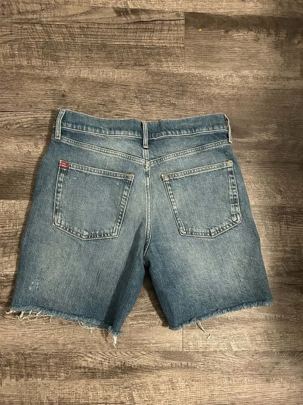 BDG 90s Longline Raw Hem Denim Shorts Size 27 - Picture 3 of 3